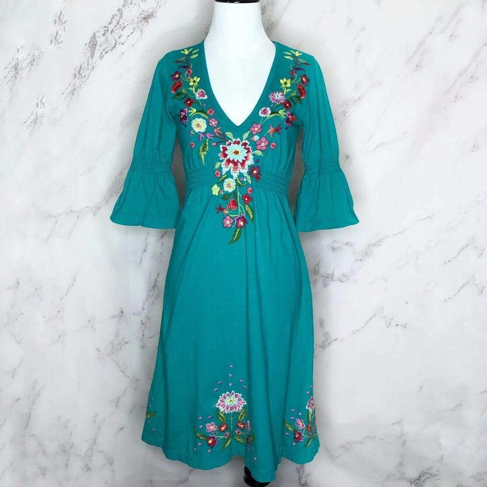 JWLA 3/4 Sleeve Embroidered V-Neck Dress
